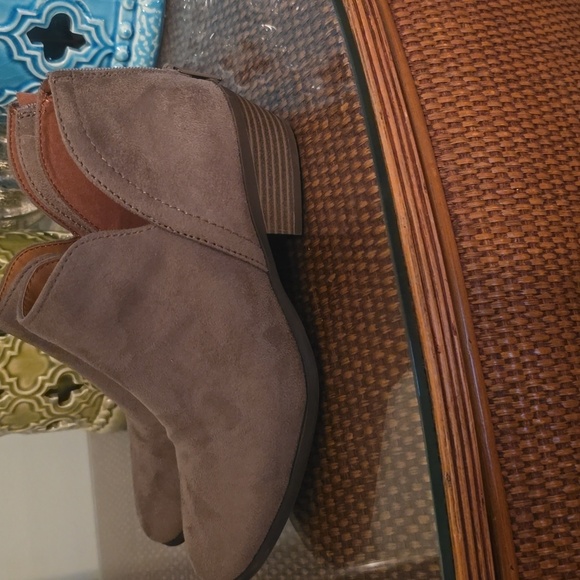Gray Faux Suede Booties Size 8.5 (#17) - Picture 3 of 8